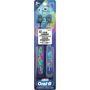 Oral-B Kid's Manual Toothbrush 2 Count, Extra Soft Bristles for Ages 3+, Color-Changing Indicator