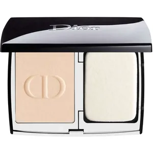 </strong> Begin by patting a small amount of foundation onto the areas that require the most coverage.</li>  
<li><strong>